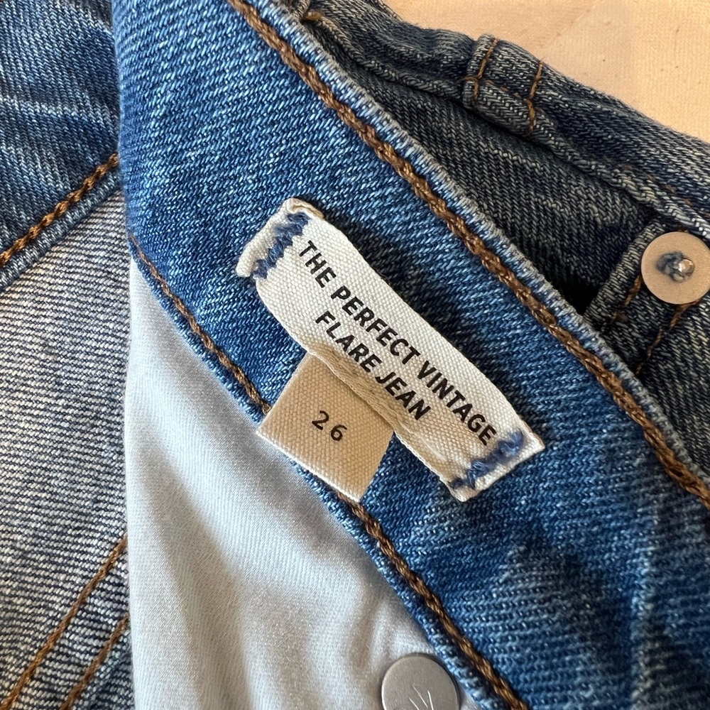 Excellent used condition medium wash Madewell Perfect Vintage flare Jean, size26